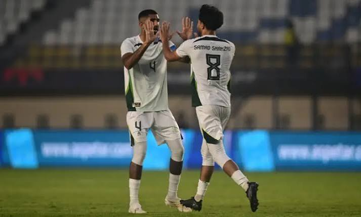 Pakistan players celebrating a goal against Philippines in Bandung