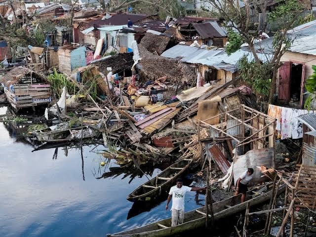 Artificial intelligence forecasting system analysing the path and intensity of a tropical cyclone